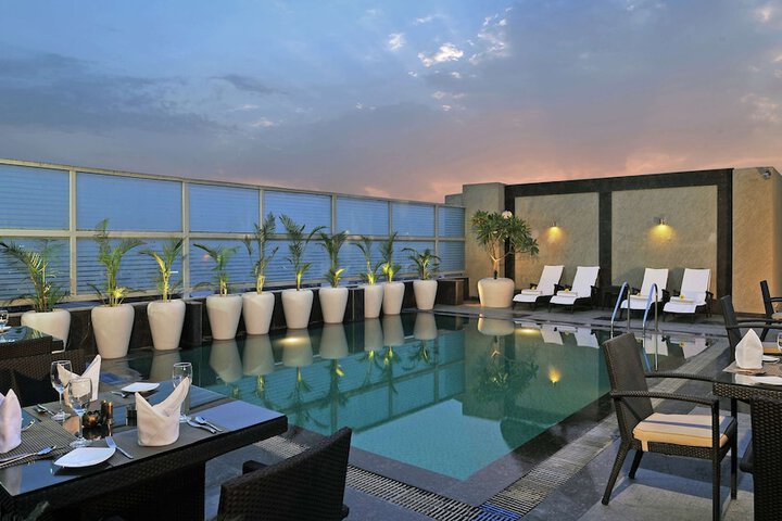 Hotel Pool