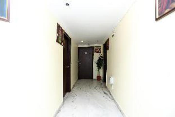 Entrance & Lobby