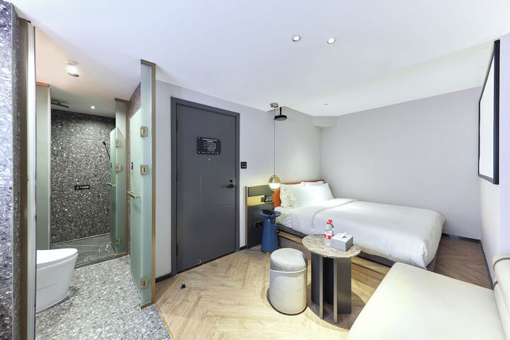 Room 28 of 52