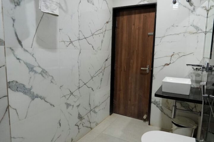 Room 9 of 37