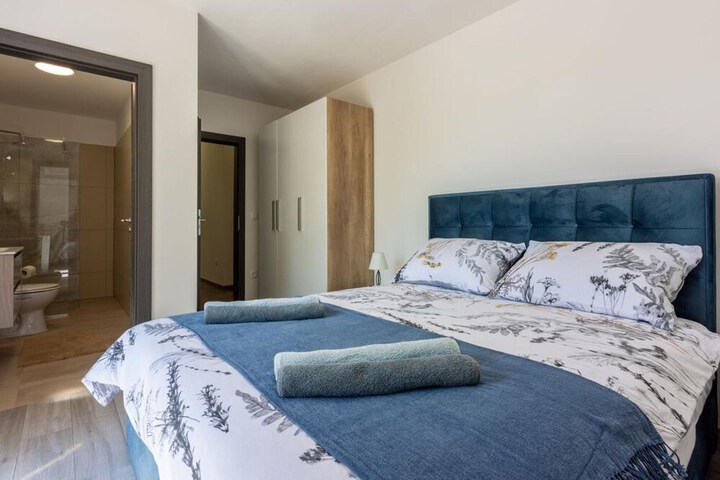 Room 8 of 26