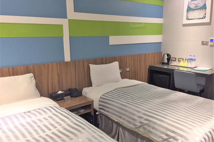 Room 13 of 69
