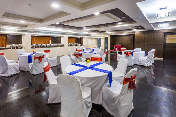 Ballroom/Hall 27 of 31