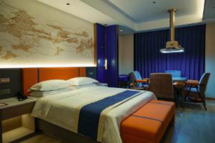 Room 17 of 19