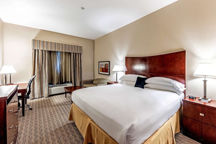 1 King Bed (12 of 14)
