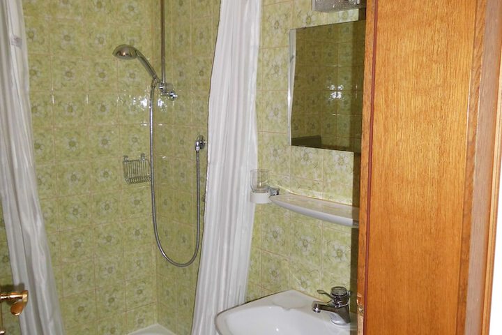 Room 14 of 18