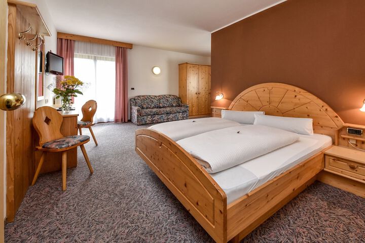 Room 6 of 38