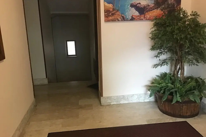 Room 10 of 20