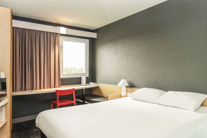 Room 6 of 110