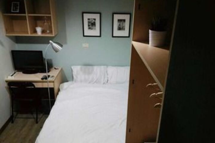 Room 25 of 39