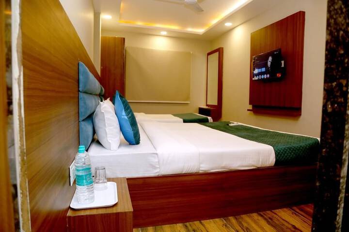 Room 16 of 34