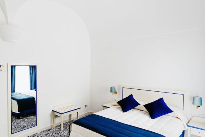 Room 2 of 50