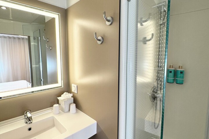 Room 54 of 111