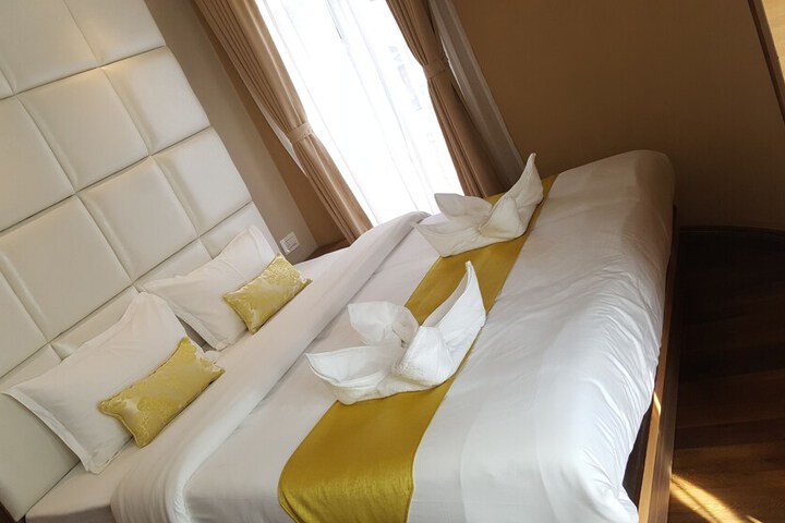 Room 14 of 33