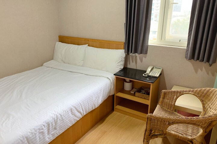 Room 2 of 20