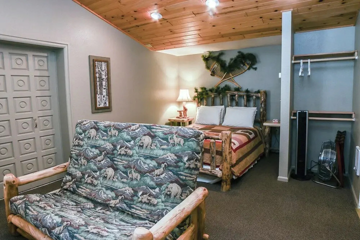 Room 7 of 24
