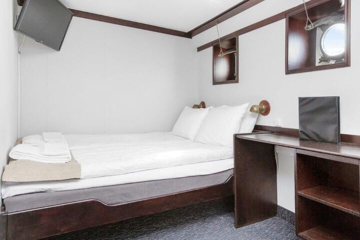 Room 16 of 66