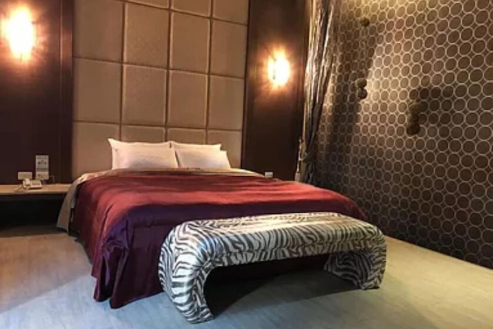 Room 16 of 33