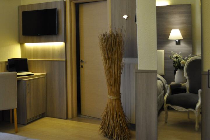 Room 6 of 30