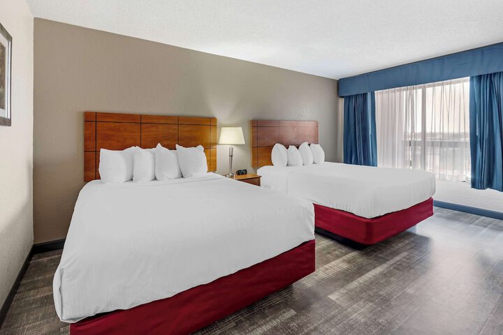 2 Queen Beds Pet Friendly Room Pillow Top Mattress Microwave and Refrigerator High Speed Internet Accessible Coffee Maker Full Breakfast (7 of 17)