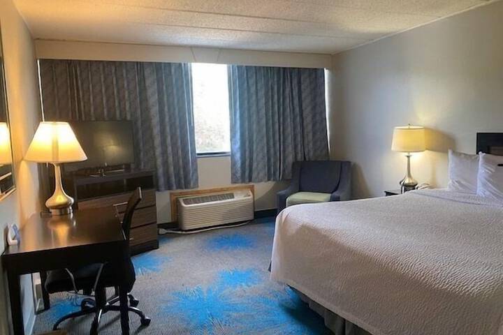 Room 8 of 27