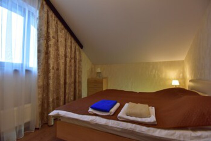 Room 10 of 47
