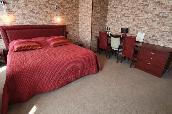 Room 14 of 64