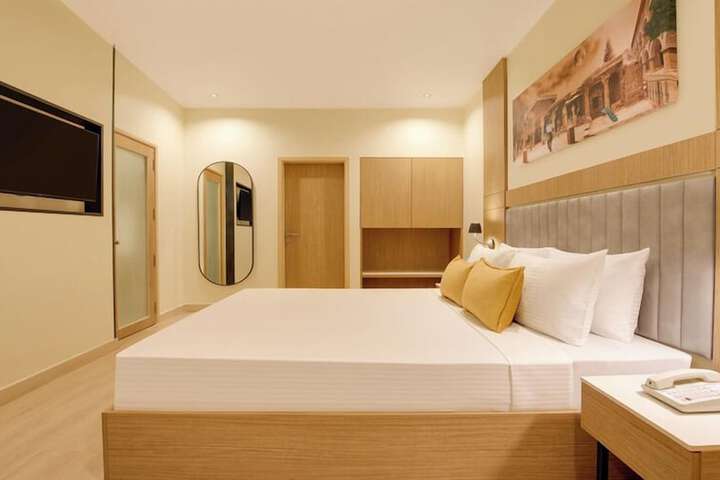 Room 10 of 36