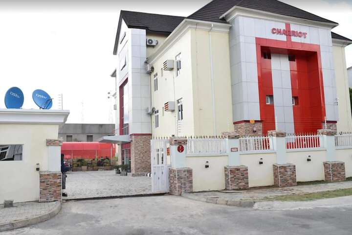 Chariot Hotel