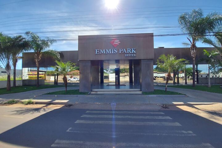 Emmis Park Hotel