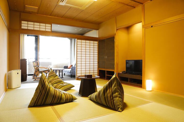 Room 14 of 36