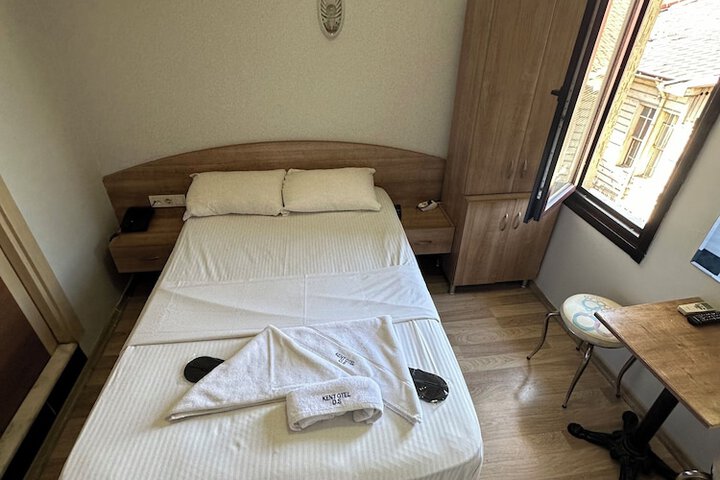 Room 10 of 19