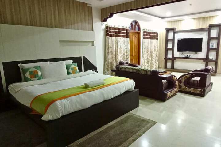 Room 30 of 104