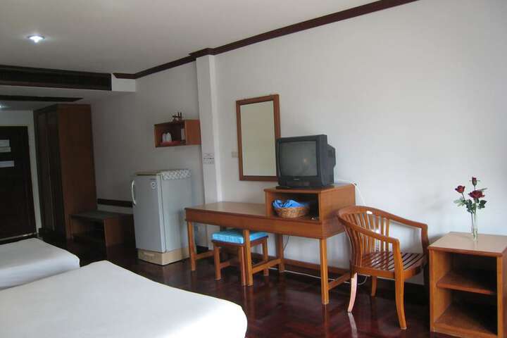 Room 6 of 18