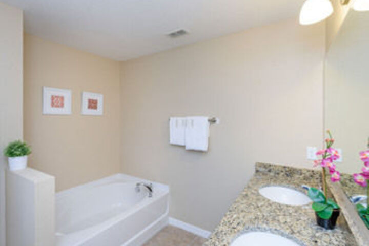 Room 32 of 687