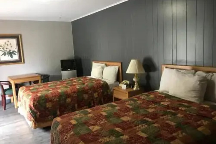 Room 4 of 9