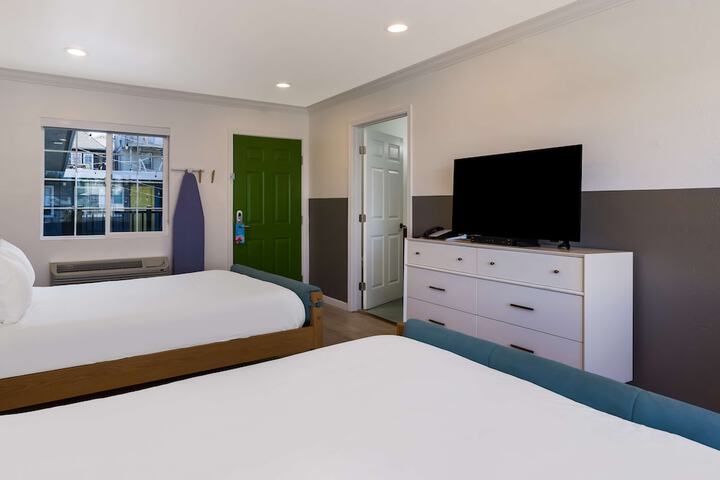 Accessible Queen Bed (15 of 18)