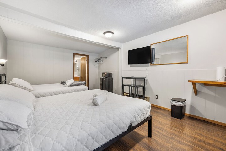 Room 8 of 68