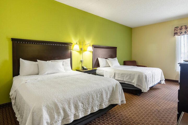 1 Queen Bed (5 of 8)