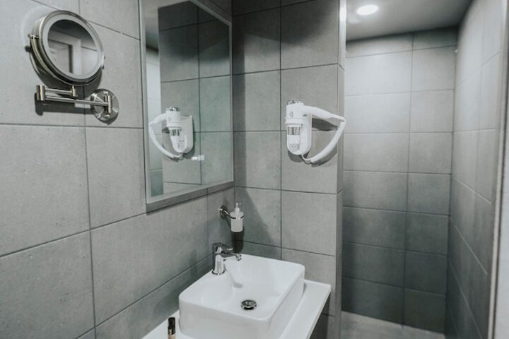 Room 10 of 33