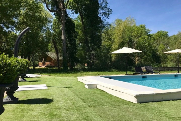 Pool 10 of 18