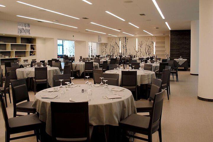 Ballroom/Hall 77 of 86