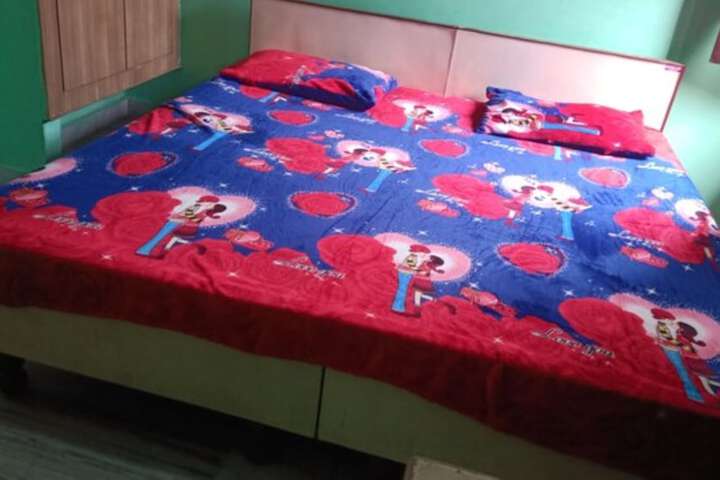 Room 12 of 16