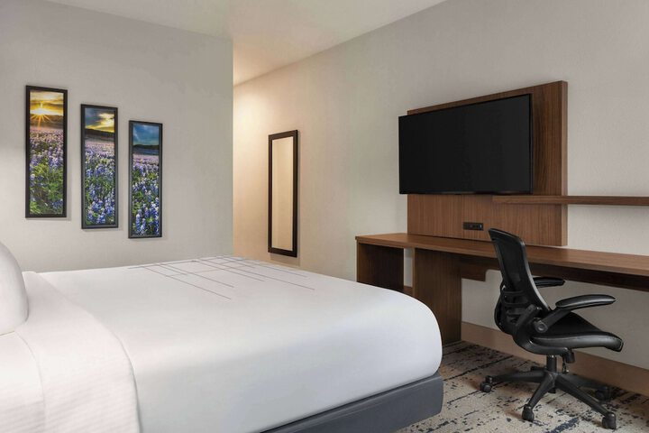 Room 14 of 34
