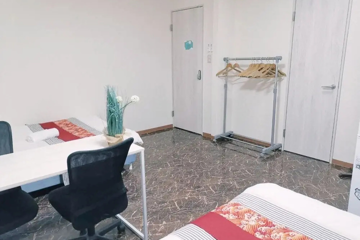 Room 5 of 19