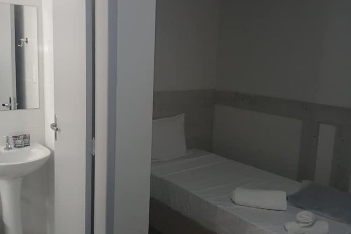 Room 9 of 16