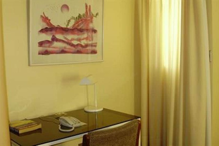 Room 6 of 33