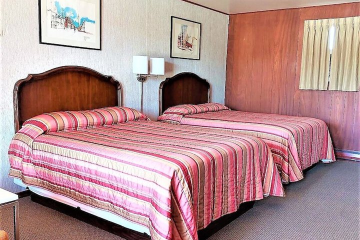 Room 5 of 98