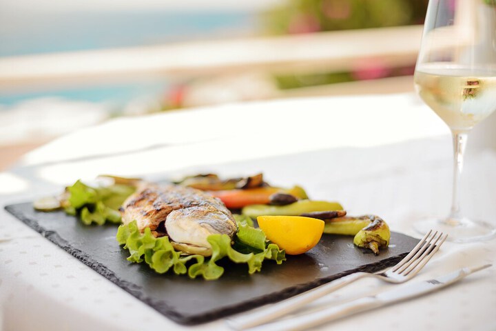 Dining 56 of 72