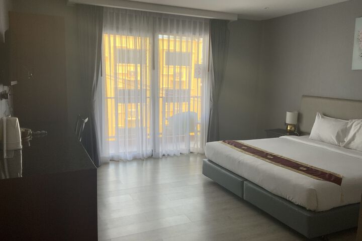 Room 6 of 19